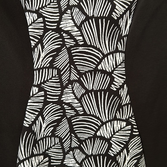 Connected Apparel Sleeveless dress. Black and white. Size 6. - Picture 2 of 8